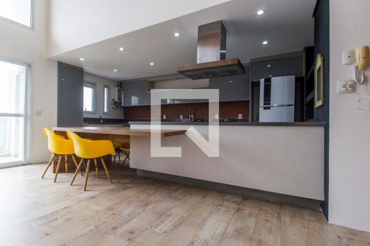 Cozinha de apartamento à venda com 2 quartos, 107m² em Tamboré, Barueri
