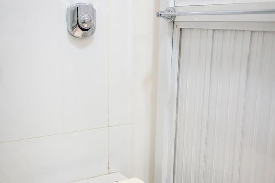 Banheiro de apartamento à venda com 2 quartos, 50m² em Copacabana, Rio de Janeiro