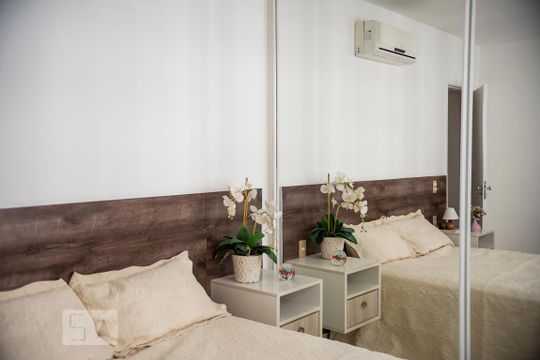 Quarto 1 de apartamento à venda com 2 quartos, 50m² em Copacabana, Rio de Janeiro