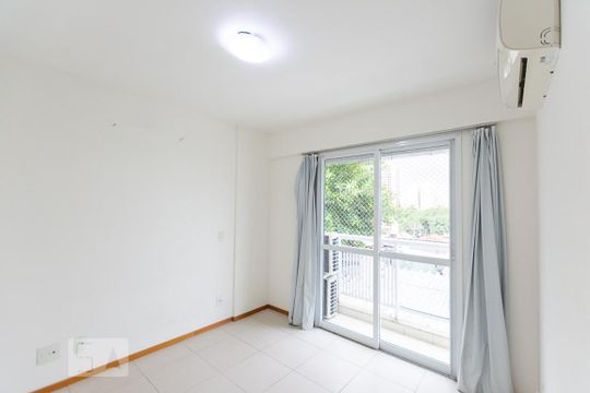 Suite de apartamento à venda com 2 quartos, 63m² em Praça da Bandeira, Rio de Janeiro