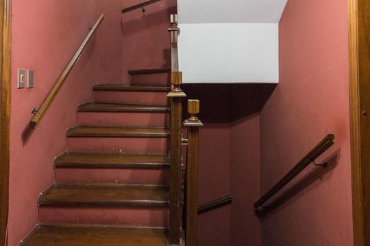 Escadas de casa para alugar com 5 quartos, 545m² em Vila Paulicéia, São Paulo