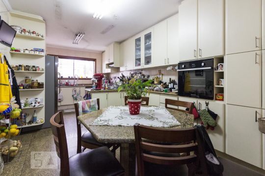 Cozinha de casa para alugar com 5 quartos, 545m² em Vila Paulicéia, São Paulo