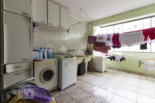 Área de Serviço de casa para alugar com 5 quartos, 545m² em Vila Paulicéia, São Paulo