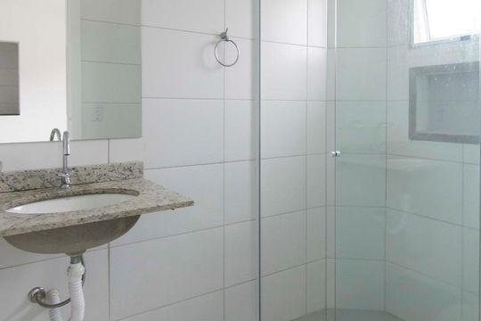 Banheiro de apartamento para alugar com 1 quarto, 50m² em Vila Baruel, São Paulo