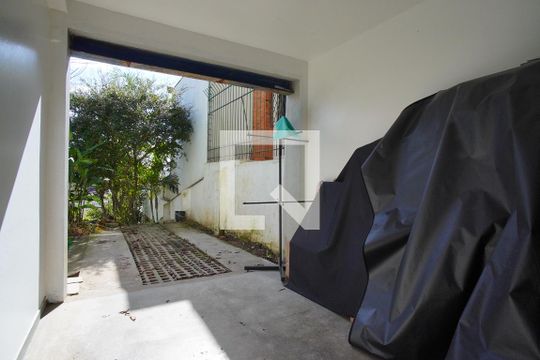 Garagem de casa à venda com 4 quartos, 220m² em Três Figueiras, Porto Alegre