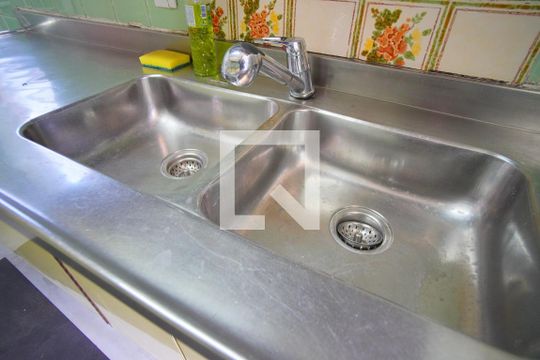 Cozinha - Torneira de casa à venda com 4 quartos, 220m² em Três Figueiras, Porto Alegre