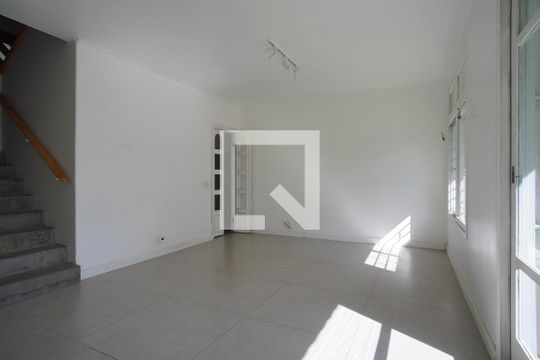 Sala de casa à venda com 4 quartos, 220m² em Três Figueiras, Porto Alegre