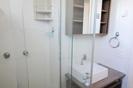 Banheiro de apartamento à venda com 2 quartos, 50m² em Jardim Íris, São Paulo