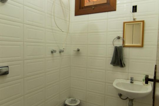 Banheiro de Serviço de casa à venda com 4 quartos, 390m² em Castelo, Belo Horizonte
