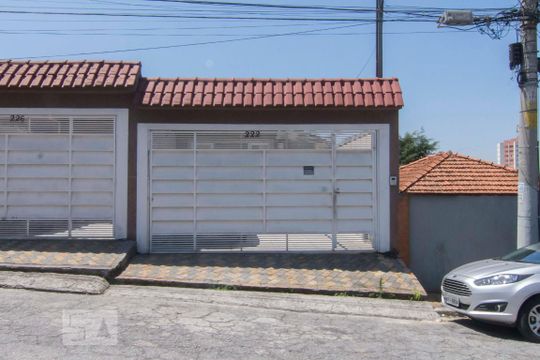 Fachada de casa à venda com 3 quartos, 260m² em Vila Roque, São Paulo