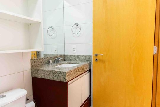 Banheiro de apartamento para alugar com 1 quarto, 44m² em Norte (águas Claras), Brasília