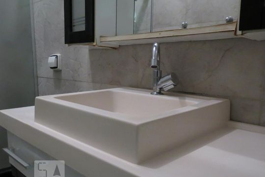 Pia de casa à venda com 3 quartos, 120m² em Santo Antônio, Osasco