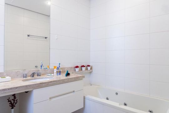 Banheiro da Suíte 1 de apartamento à venda com 3 quartos, 210m² em Cidade Monções, São Paulo