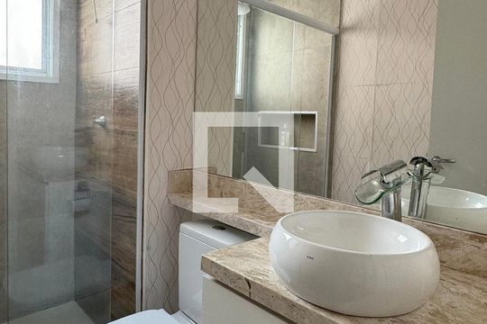 Banheiro de apartamento à venda com 2 quartos, 53m² em Centro, Barueri