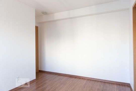 Suíte de apartamento à venda com 2 quartos, 68m² em Passo da Areia, Porto Alegre