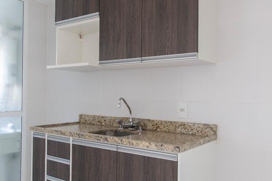 Cozinha de apartamento à venda com 2 quartos, 68m² em Passo da Areia, Porto Alegre