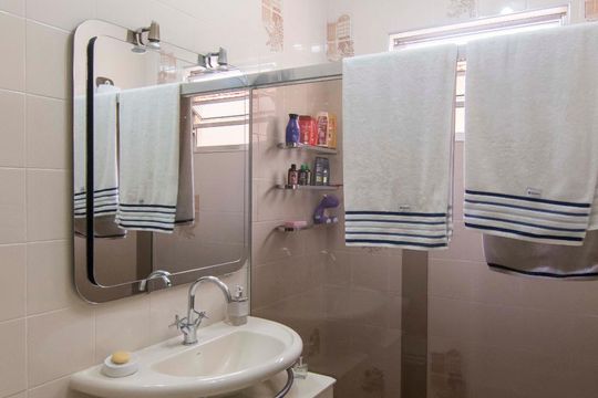 Banheiro de casa à venda com 2 quartos, 120m² em Vila Pereira Barreto, São Paulo