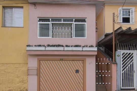 Fachada de casa à venda com 2 quartos, 120m² em Vila Pereira Barreto, São Paulo