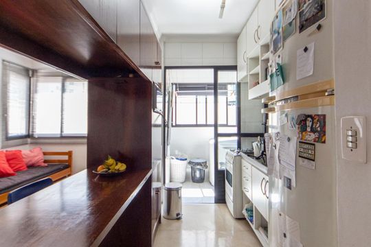 Cozinha de apartamento para alugar com 2 quartos, 48m² em Pinheiros, São Paulo
