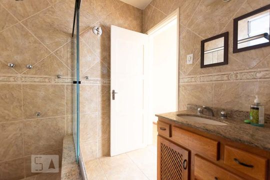 Banheiro Social de apartamento à venda com 2 quartos, 80m² em Tijuca, Rio de Janeiro