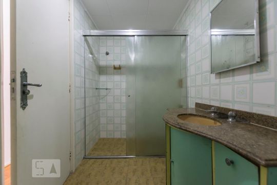 Banheiro social de apartamento para alugar com 3 quartos, 110m² em Vila Monumento, São Paulo