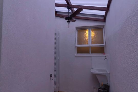 varanda coberta de apartamento à venda com 1 quarto, 50m² em Rio Branco, Porto Alegre