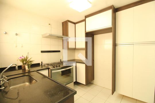 Cozinha de apartamento para alugar com 3 quartos, 107m² em Vila Andrade, São Paulo