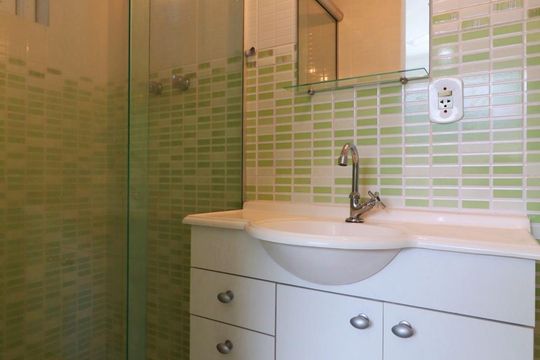 Banheiro da Suíte 1 de casa de condomínio à venda com 3 quartos, 480m² em Vargem Grande, Rio de Janeiro