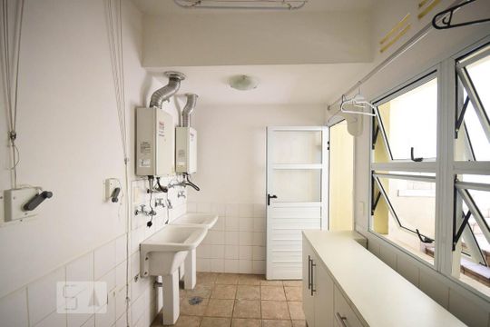 Área de Serviço de casa de condomínio para alugar com 3 quartos, 456m² em Morumbi, São Paulo