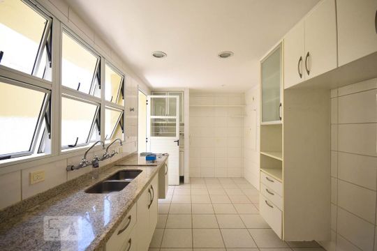 Cozinha de casa de condomínio para alugar com 3 quartos, 456m² em Morumbi, São Paulo