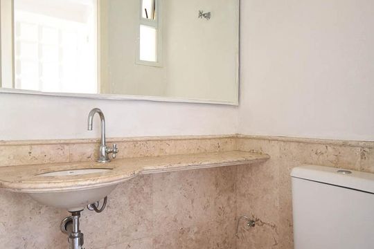 Lavabo de casa de condomínio para alugar com 3 quartos, 456m² em Morumbi, São Paulo