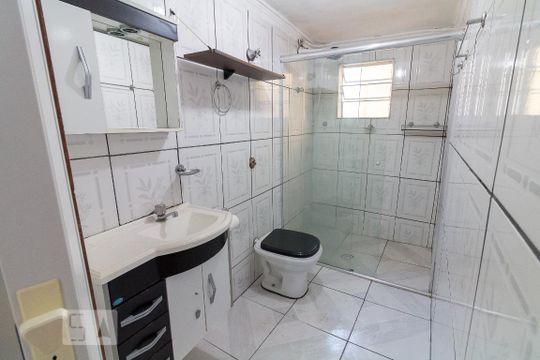 Banheiro suíte de casa à venda com 2 quartos, 80m² em Jardim Terezópolis, Guarulhos