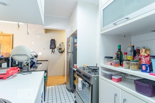Cozinha de apartamento para alugar com 1 quarto, 59m² em Mirandópolis, São Paulo