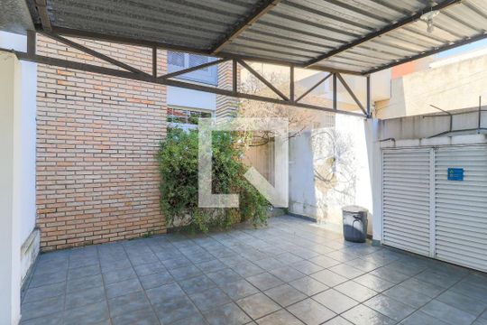 Garagem de casa para alugar com 3 quartos, 125m² em Vila Almeida, São Paulo