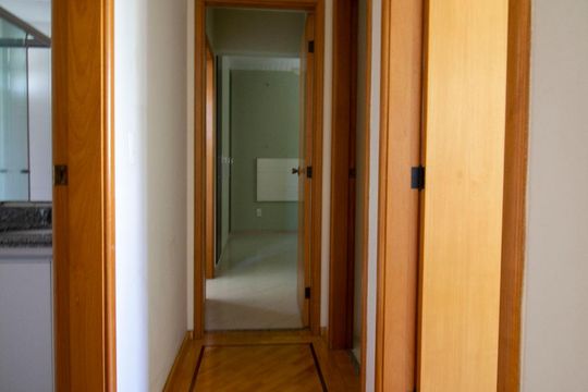 Corredor de apartamento à venda com 3 quartos, 75m² em Vila Andrade, São Paulo