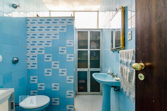 Banheiro de casa à venda com 8 quartos, 458m² em Sagrada Família, Belo Horizonte