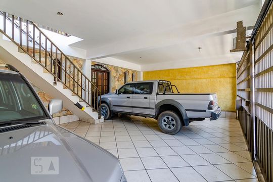 Garagem de casa à venda com 8 quartos, 458m² em Sagrada Família, Belo Horizonte