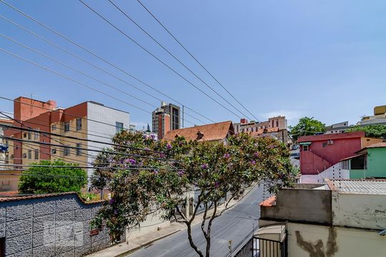 Vista de casa à venda com 8 quartos, 458m² em Sagrada Família, Belo Horizonte