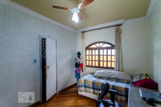 Suíte 1 de casa à venda com 8 quartos, 458m² em Sagrada Família, Belo Horizonte