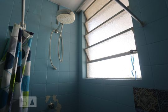 Banheiro de kitnet/studio para alugar com 1 quarto, 32m² em Higienopolis, São Paulo