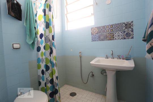 Banheiro de kitnet/studio para alugar com 1 quarto, 32m² em Higienopolis, São Paulo