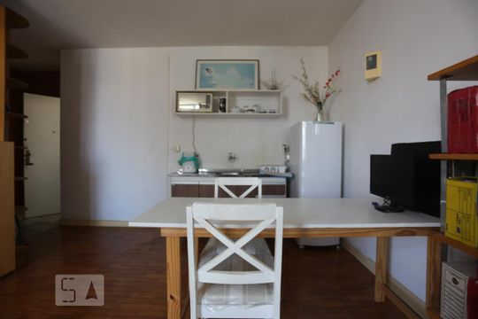Cozinha de kitnet/studio para alugar com 1 quarto, 32m² em Higienopolis, São Paulo