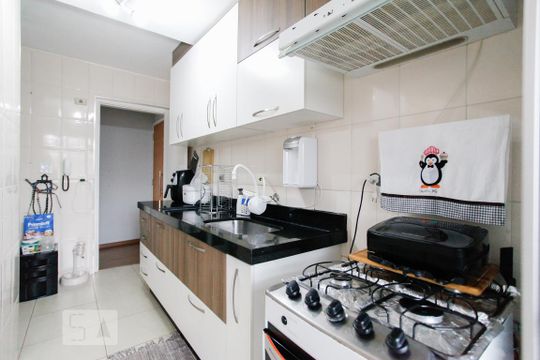 Cozinha de apartamento à venda com 2 quartos, 56m² em Vila Babilônia, São Paulo