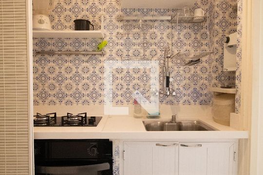Cozinha de apartamento para alugar com 1 quarto, 40m² em Copacabana, Rio de Janeiro