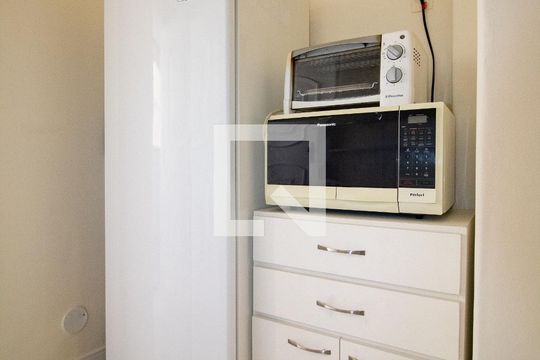 Copa da cozinha/Hall de entrada de apartamento para alugar com 1 quarto, 40m² em Copacabana, Rio de Janeiro