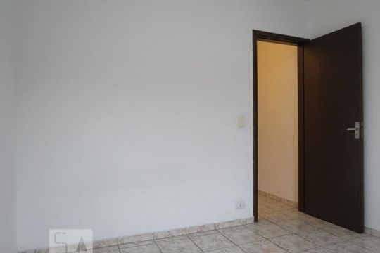 Quarto 1 de casa para alugar com 2 quartos, 90m² em Jardim Ester, São Paulo