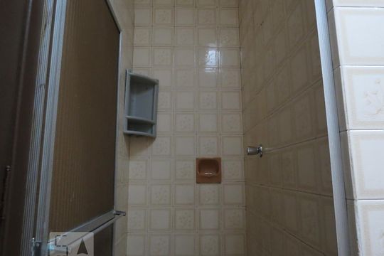 Box do Baneheiro de casa para alugar com 2 quartos, 90m² em Jardim Ester, São Paulo