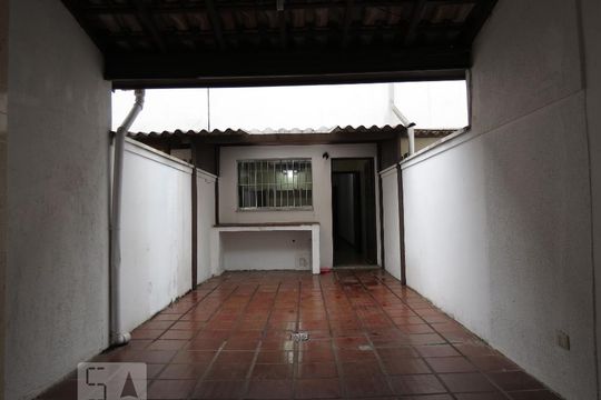 Quintal de casa para alugar com 2 quartos, 90m² em Jardim Ester, São Paulo