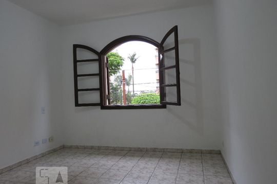 Quarto 2 de casa para alugar com 2 quartos, 90m² em Jardim Ester, São Paulo