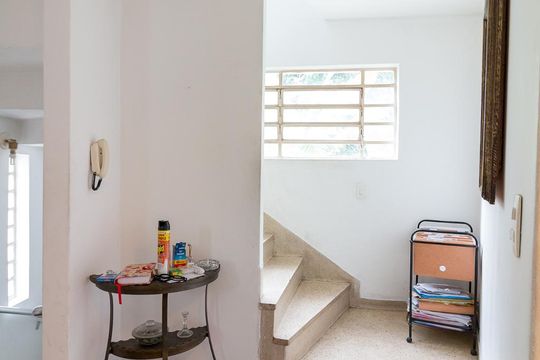 Corredor de casa para alugar com 3 quartos, 232m² em Jardim Gumercindo, Guarulhos